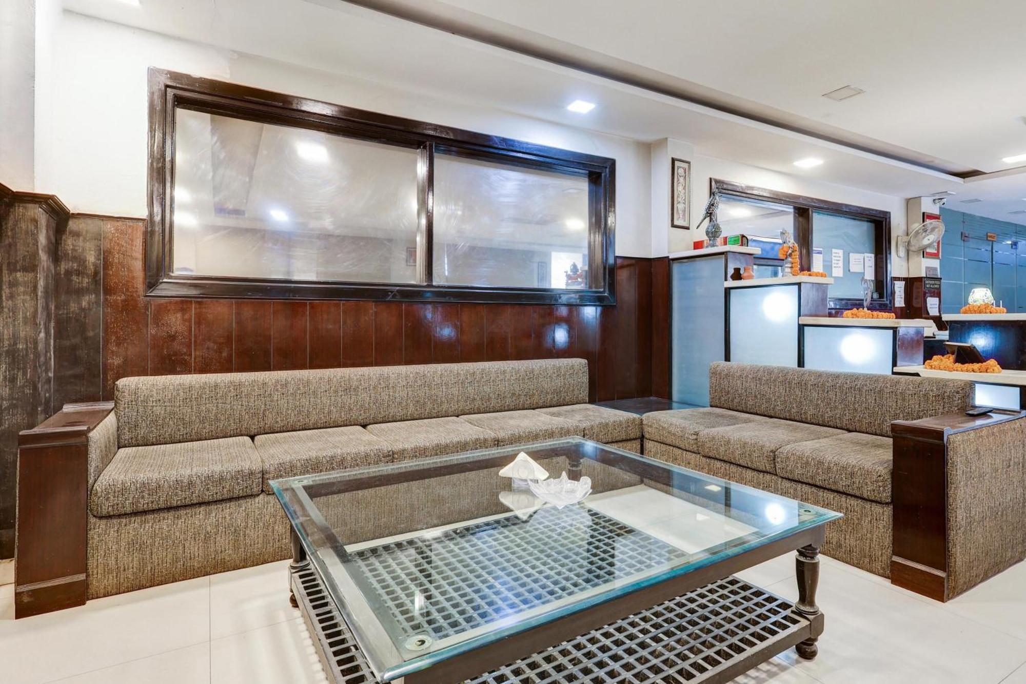 Super Townhouse Sector 38 Gurgaon Near Medanta Hotel Exterior foto